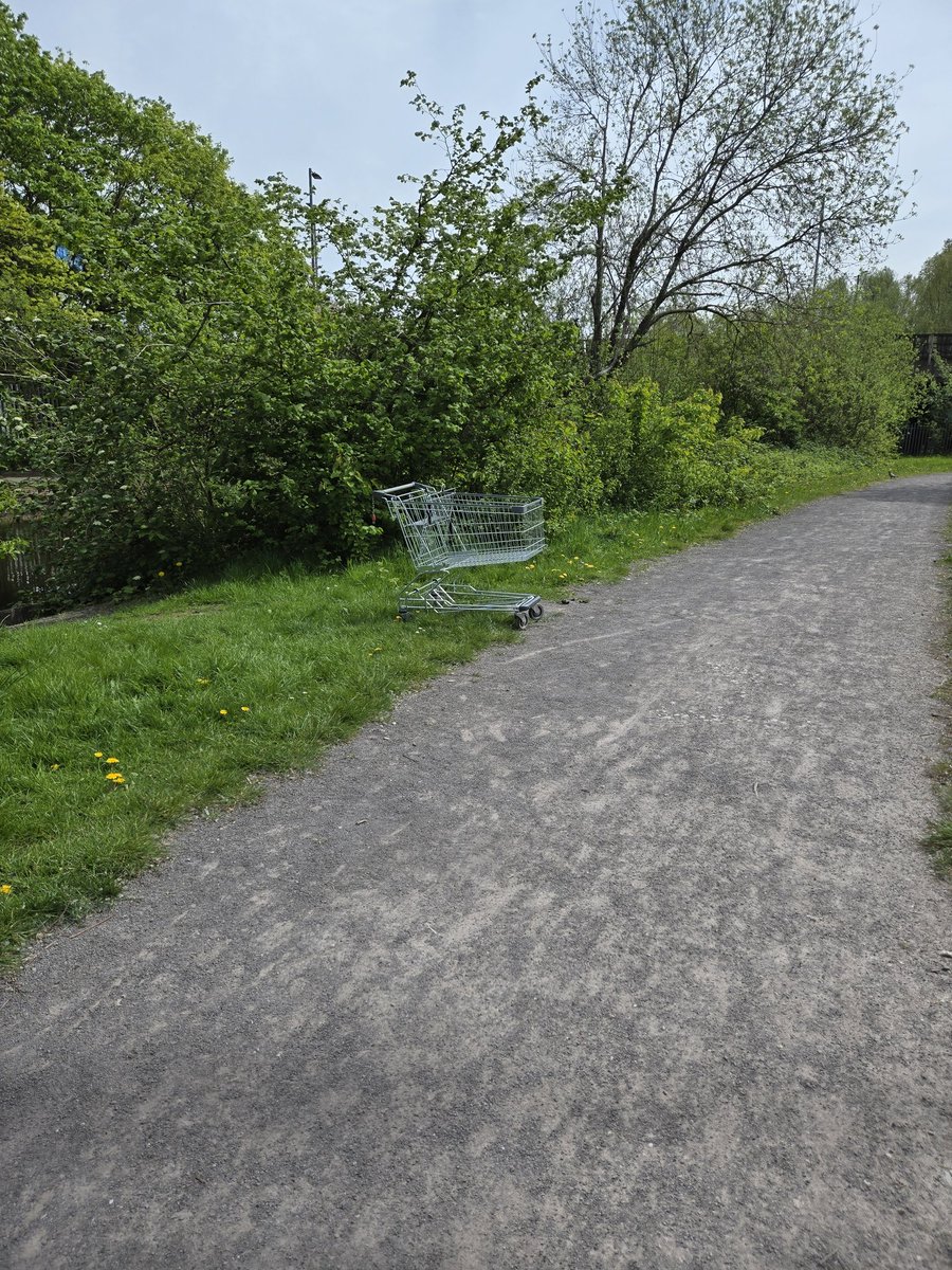 brfcmidget's tweet photo. Who is responsible for the upkeep of #TitfordPools? Really sad to see it getting slowly worse. Today, at least 5 or 6 shopping trolleys dumped in and out the water, plus fly tipping, one large and many small. Plus general littering much worse of late. So sad 😞 https://t.co/WYQ5iWShky