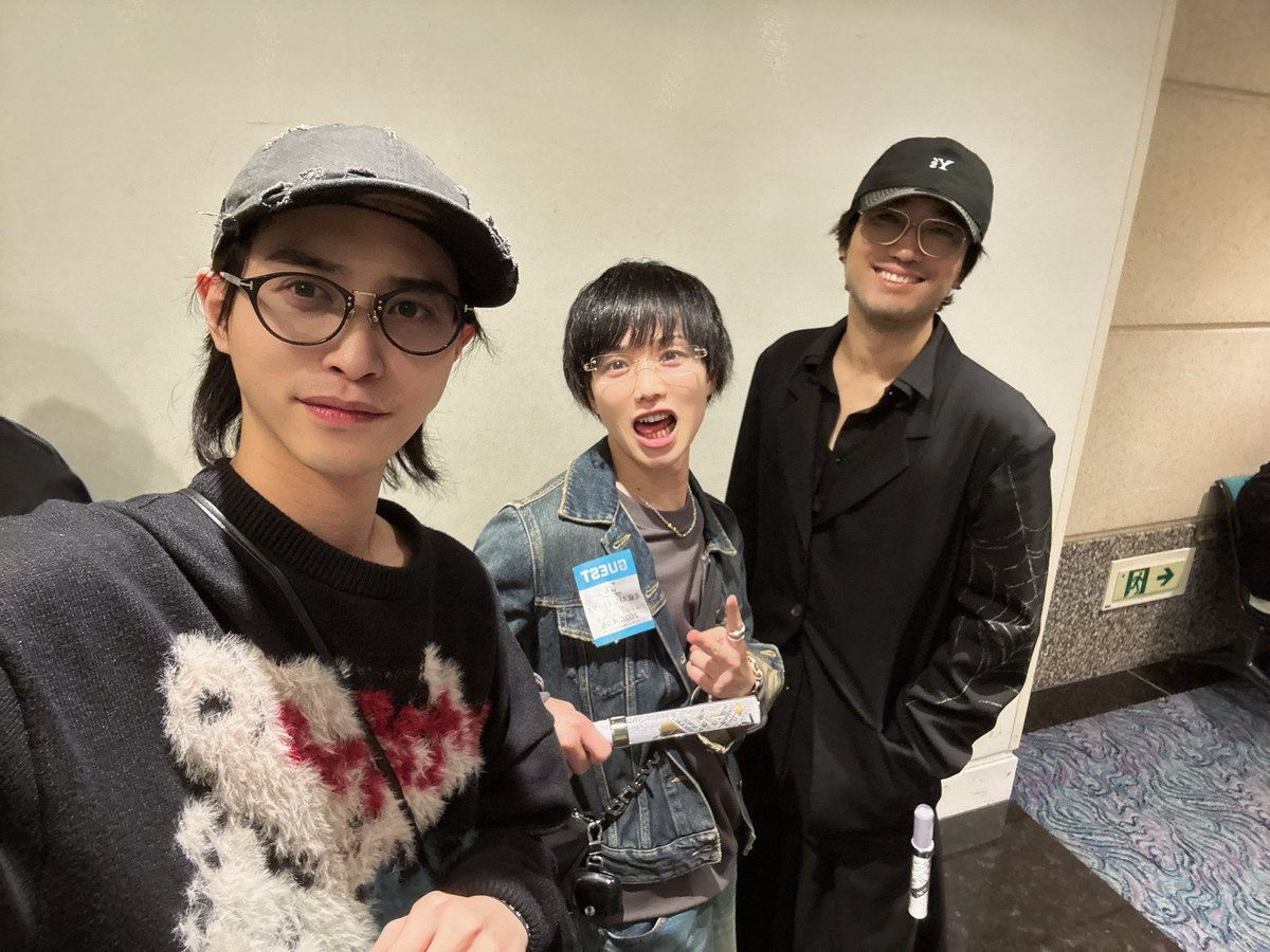 『文豪ストレイドッグス　迷ヰ犬達ノ宴　其ノ四』を浴びてきました。

偶然、植田圭輔と田淵累生に遭遇し、3人で並んで座り、大切な宝物をひとつひとつ確かめるような時間は、感涙と興奮の連続で幸せでした。

文豪ストレイドッグス10周年おめでとうございます。

そして織田作之助….…ありがとう。