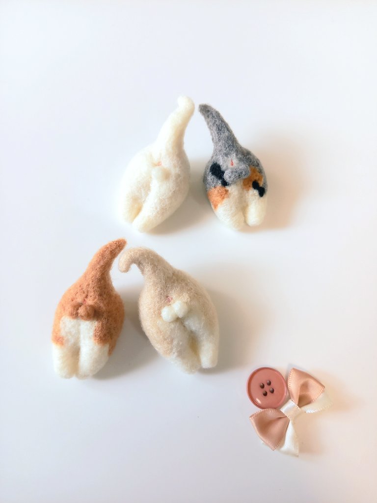 nekotakecat's tweet photo. 新たに猫さんたち納品🍀

山梨県の猫雑貨専門店
ルシャデボワさん
https://t.co/vHeYnC0DpQ

姉妹店
ネコジェラートと猫雑貨のお店
GiLL by https://t.co/A0BKQAWBOM.des.boisさんへは
イラストブローチとピンバッジをお届けしました。

連休のお出かけにぜひいらしてください。

#萌木の村　#清里 https://t.co/3ceg9QdhFA