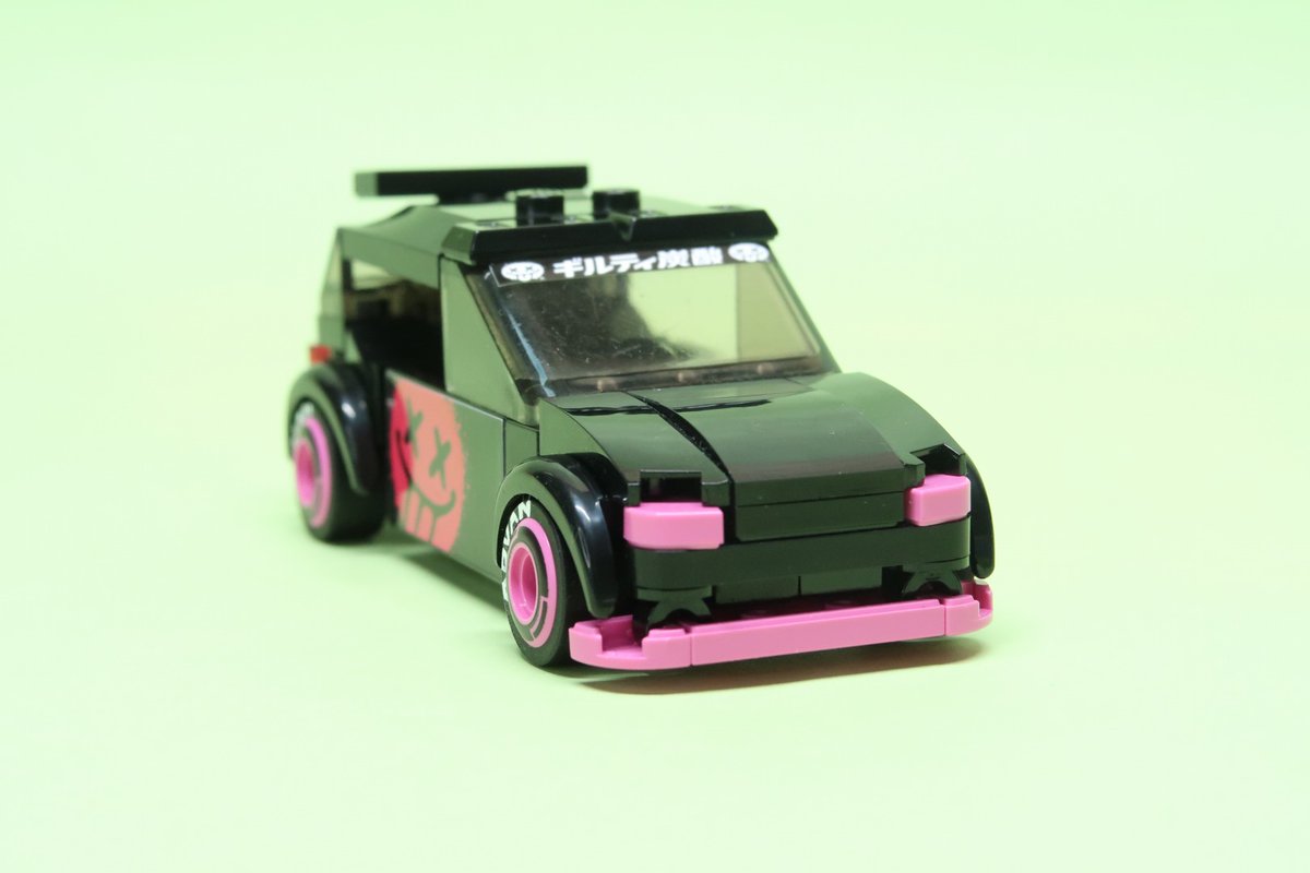 #4wlc
EGシビックをレゴで作りました。あのドリンクをフィーチャーして、アングラ感のあるレーシングスタイルに仕上げました。