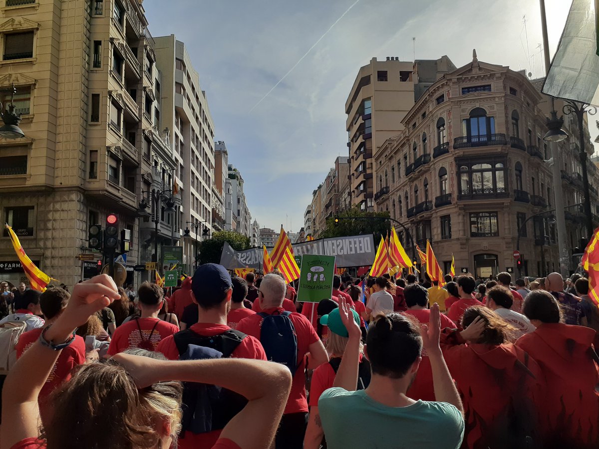 miguelvs98's tweet photo. Dia ple per a recordar. Seguim ací. Visca el valencià i visca el País Valencià! #25dAbril https://t.co/6v9CdGgfE6