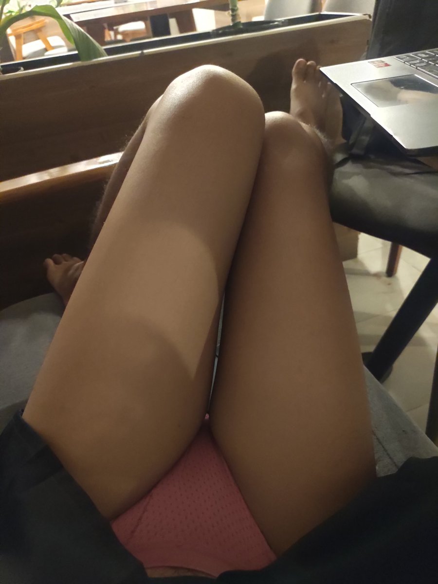 crossbh1234's tweet image. Giá như có ai tặng đồ cho để cross public chứ ít đồ qué 🥲🥲
#cross #public