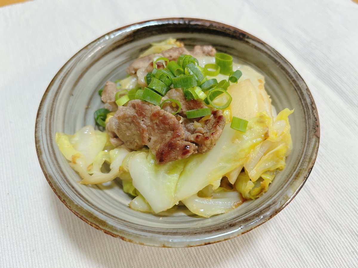 kakinekitchen's tweet photo. 【キャベツ3玉生活 3日目🥬】

だいぶ間あきましたが続いてます😂

そろそろ飽きる頃なので👇
「しっかり味でごはんが進む回鍋肉」
✔ 味変でマンネリ回避
✔ 野菜たっぷりでも食べやすい
✔ 大人も満足

レシピはリプにまとめます👇 https://t.co/yF4wXFqOFi