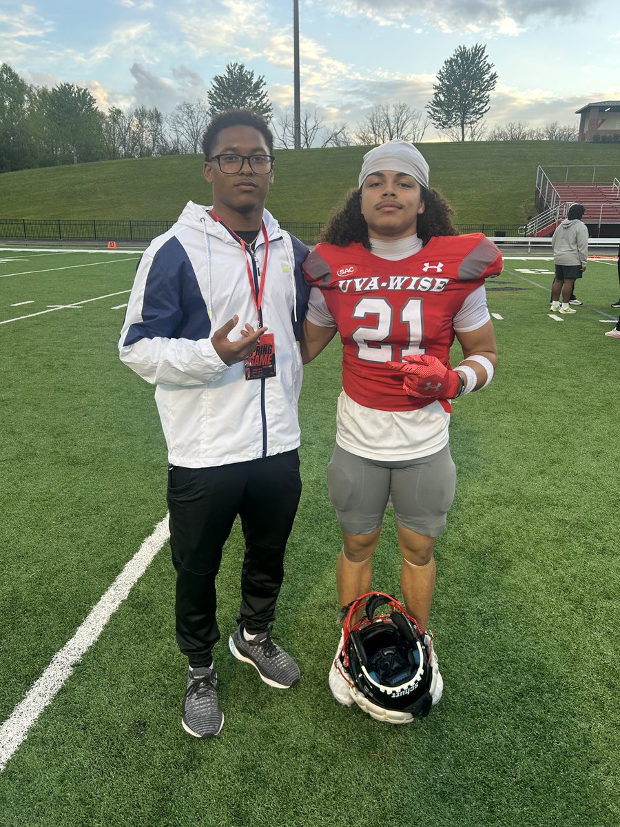CollinGeiger11's tweet photo. Had a great day @UVAWiseCavsFB yesterday! The Energy was amazing out there! Thanks @CoachGouldDC  💪🏾 can’t wait to be back soon. https://t.co/z2NGj5hIWc