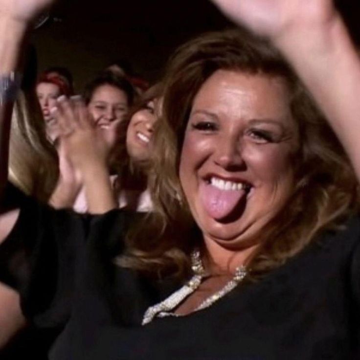 queria falar nada não, mas a billie vai fazer 25 esse ano, vai ser festa de arromba