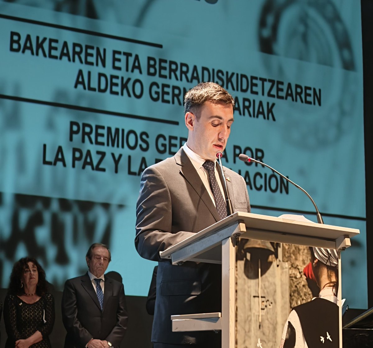 ArmEmbMadrid's tweet photo. 🇪🇸 El 26 de abril, el embajador @sos_avetisyan participó en la ceremonia anual de entrega de los “Premios Guernika por la Paz y la Reconciliación” en la ciudad de Guernica-Lumo y recibió el Premio Guernika 2026 en nombre del Primer Ministro de Armenia, Sr. Nikol Pashinyan. https://t.co/HyfDogmFsb