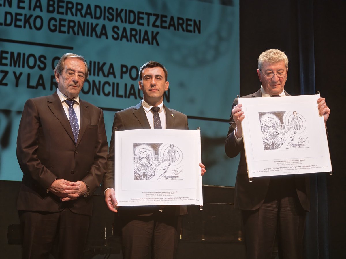 ArmEmbMadrid's tweet photo. 🇪🇸 El 26 de abril, el embajador @sos_avetisyan participó en la ceremonia anual de entrega de los “Premios Guernika por la Paz y la Reconciliación” en la ciudad de Guernica-Lumo y recibió el Premio Guernika 2026 en nombre del Primer Ministro de Armenia, Sr. Nikol Pashinyan. https://t.co/HyfDogmFsb