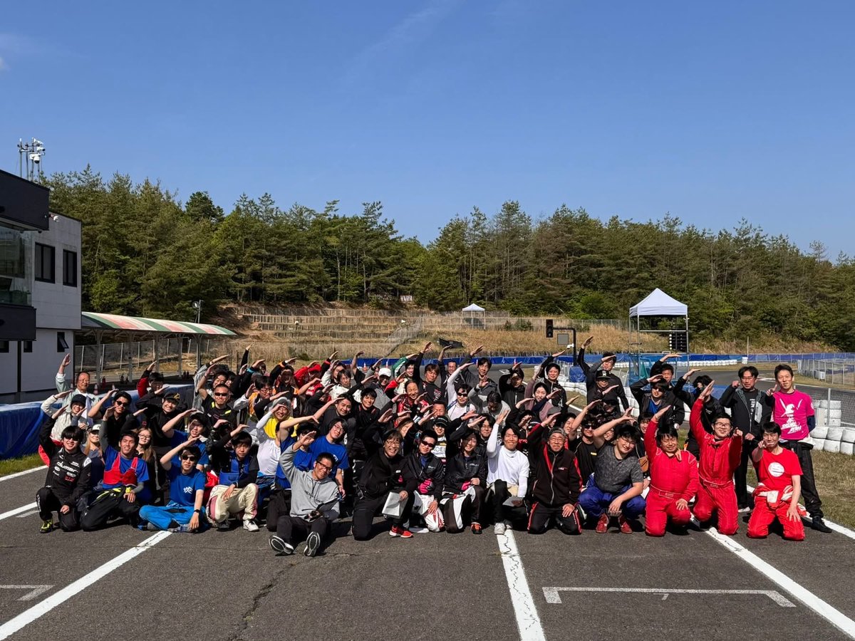 fujitaat4's tweet photo. 今日のESK瑞浪rdは天候にも恵まれ最高のカート日和でしたね〜☀️
レースもヘルメットバッグ争奪戦も楽しいイベントとなりました⛑️
皆様お疲れ様でした&ご参加ありがとうございました!
#ESK
#エンジョイスポーツカートシリーズ
#フェスティカサーキット瑞浪
#レーシングカート
#参加型モータースポーツ https://t.co/jeiMBHE5KD