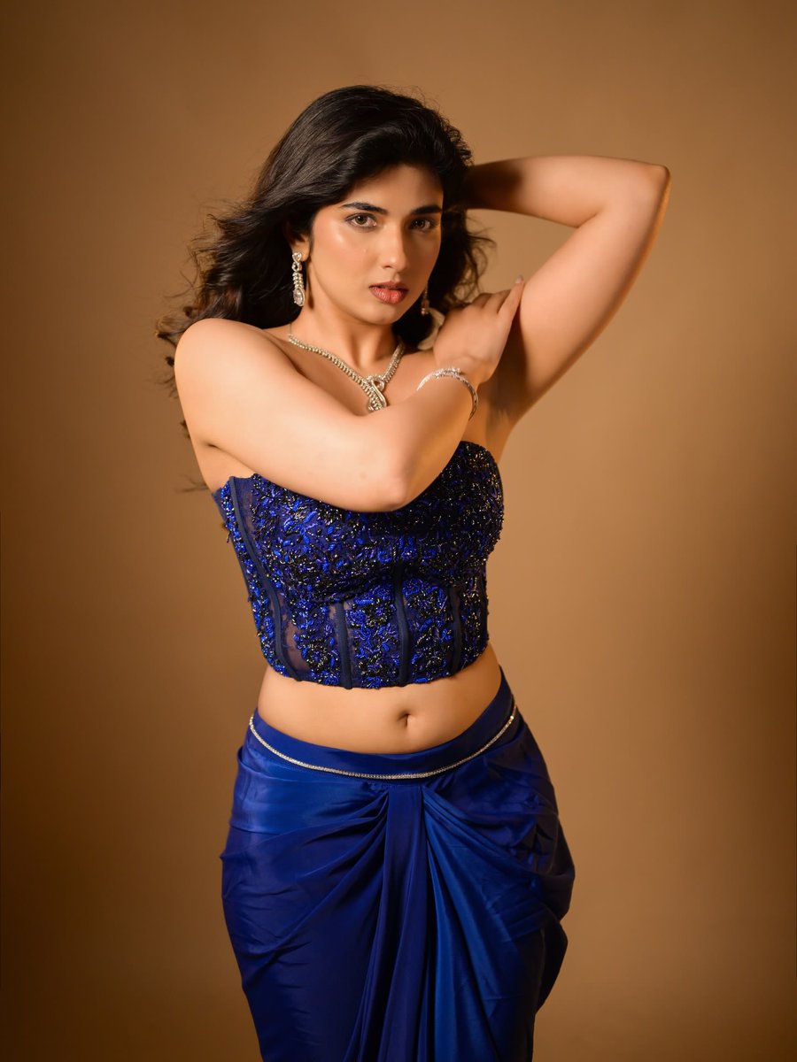 MoviesUpdatez's tweet image. #Pragyanagra From her latest PS