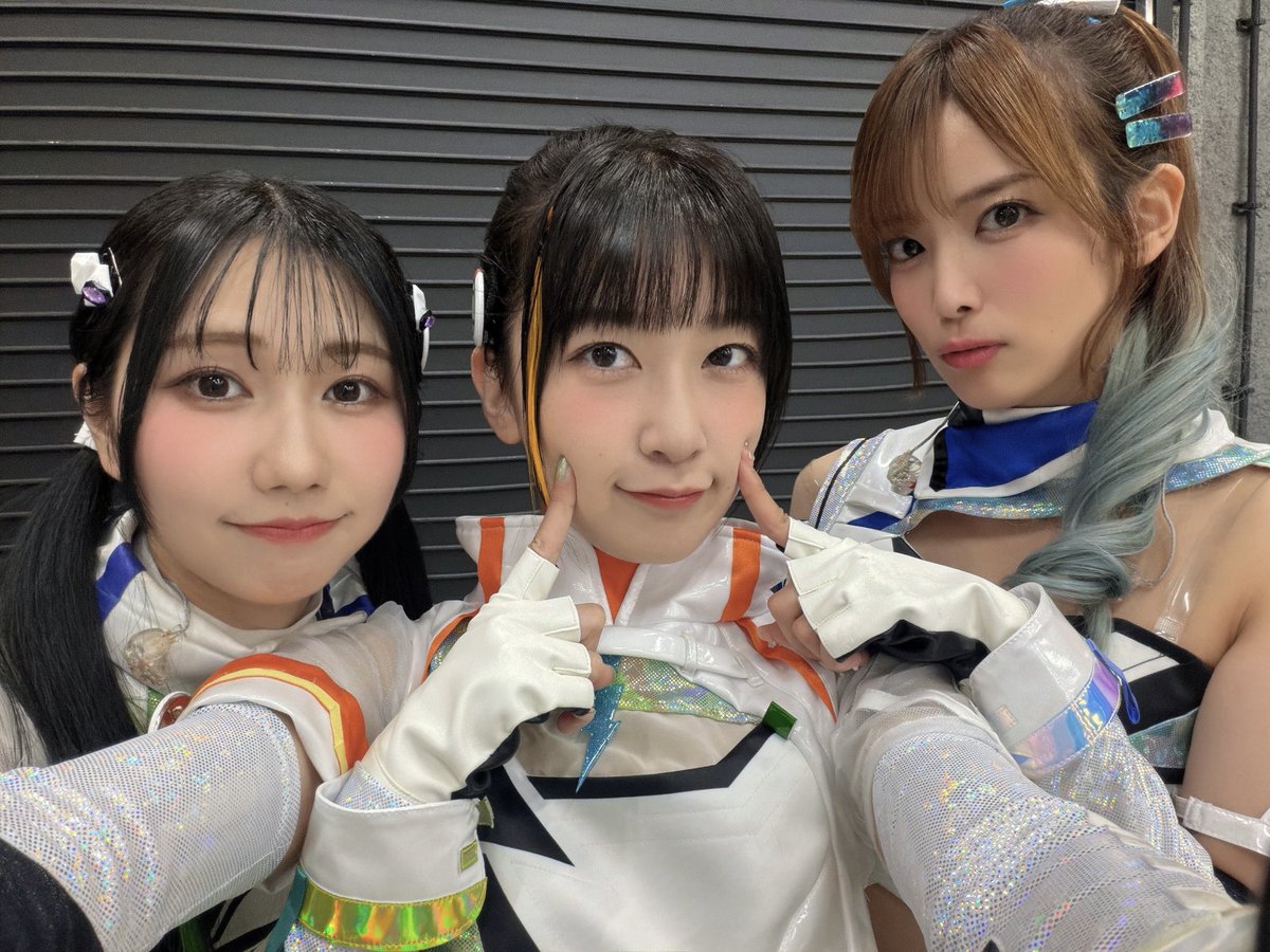 2日間ありがとうございました໒꒱
ストレイライトらしく駆け抜けていきます！

プロデューサーさん！
一緒にどこまでも走ってください！

愛♡

#シャニマス8th
#シャニマス8th_day2