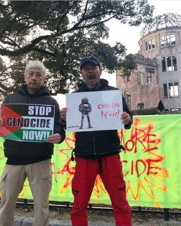 <a href="/itotejt/">白石いと/元ウヨな学生</a> 自分が書いて広島に置いてきたプラカ(向かって右)を憧れの先輩が持って写真に残ってるってめっちゃ嬉しいのよ
密かな自慢🤭