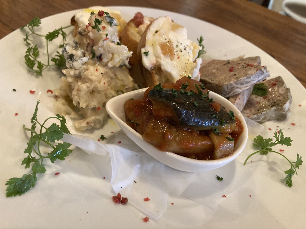 Erika🕊 tweet media