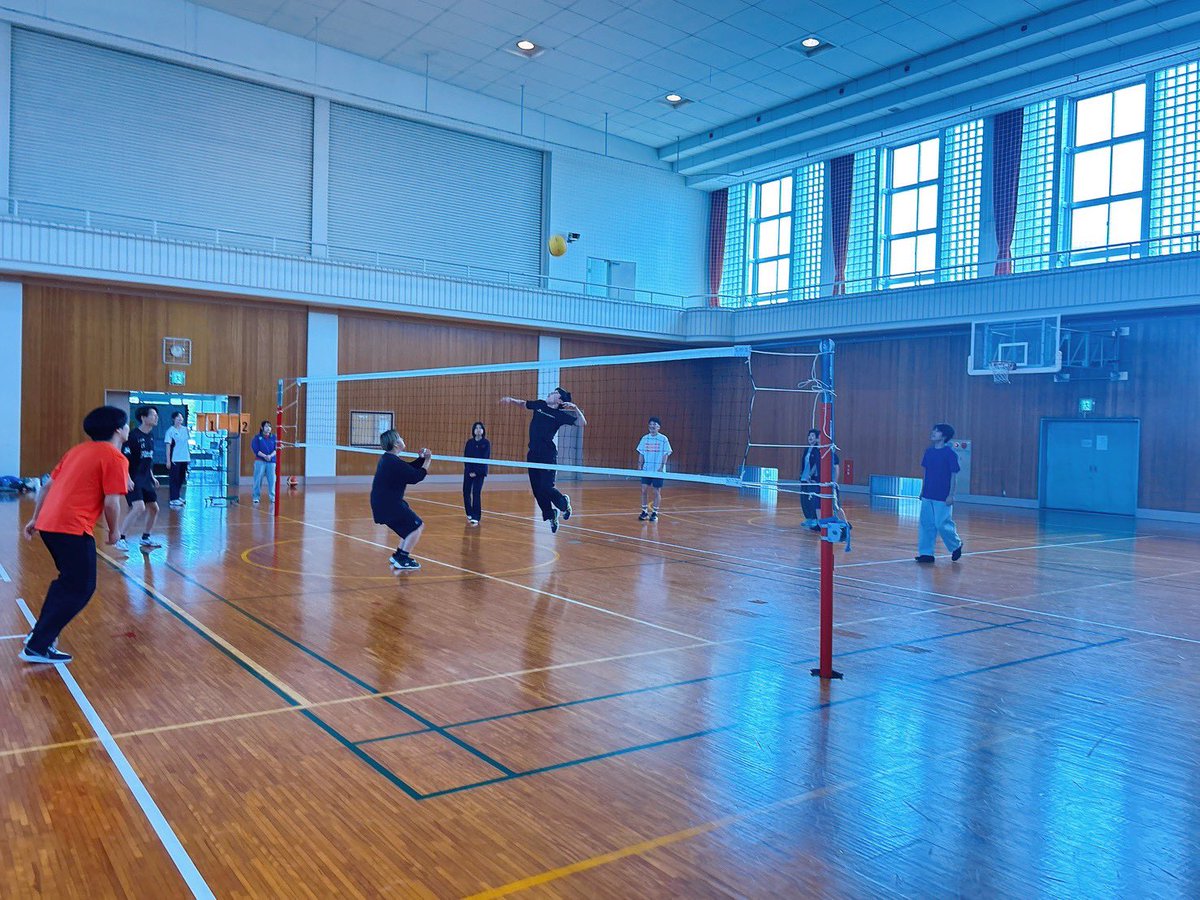 sabaepc_with's tweet image. 今日はwithで球技大会を行いました✨️

種目はバレー、バドミントン、バスケ、卓球、ドッヂボールです！！
激闘を制し優勝したチームにはAmazonギフトカード1500円分のプレゼント🏆
ヘトヘトになりながらも終始盛り上がり楽しい時間になりました！！🫶

 #学生団体  #with  #鯖江  #球技大会