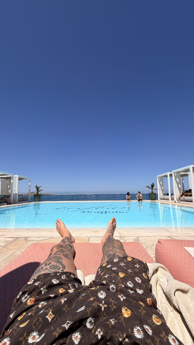 Maison Ghost tweet media