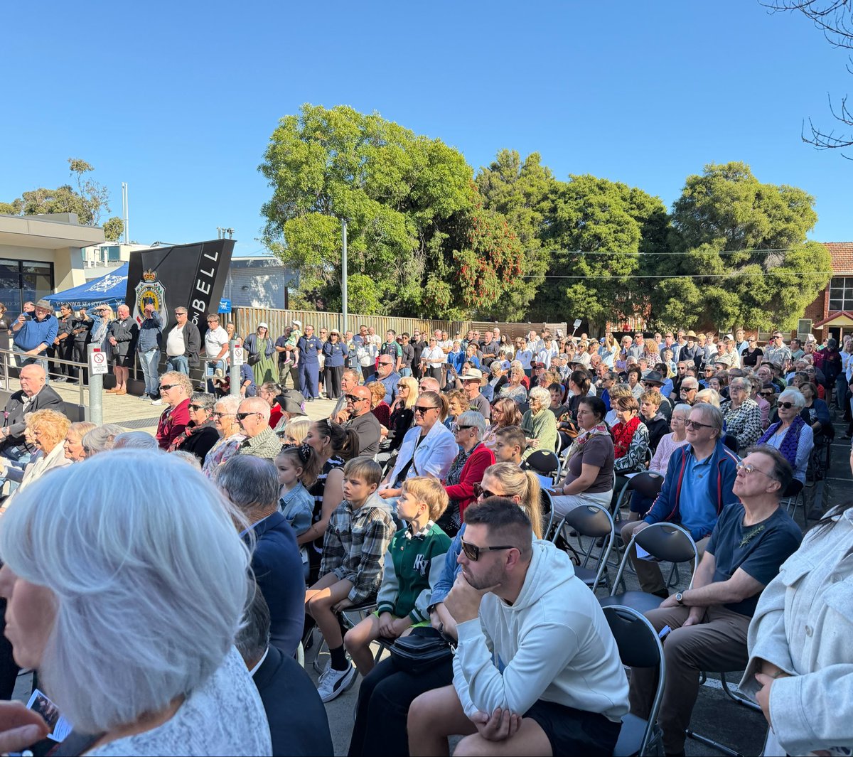 ACarbinesMP's tweet photo. Anzac Day at RSL on Bell in West Heidelberg. Well done everyone. #lestweforget https://t.co/Ob2AYWzsEo
