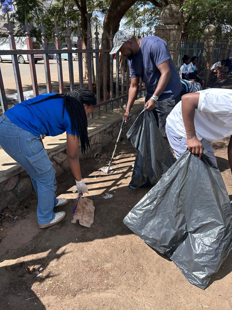 ShokoTonderai's tweet image. #DAY 2299
Well done @doit4thekidz_ #DIFTK 
We all have to be responsible always
it does not take much to make a difference let's #KeepBulawayoClean