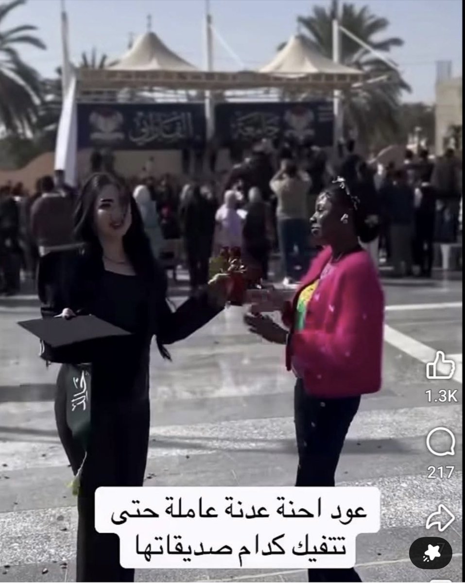 h7css's tweet photo. رايحه حفلة تخرج ماخذه الخدامه وياه😏

#العبوديه_رجعت https://t.co/KMjw0Ur8pb