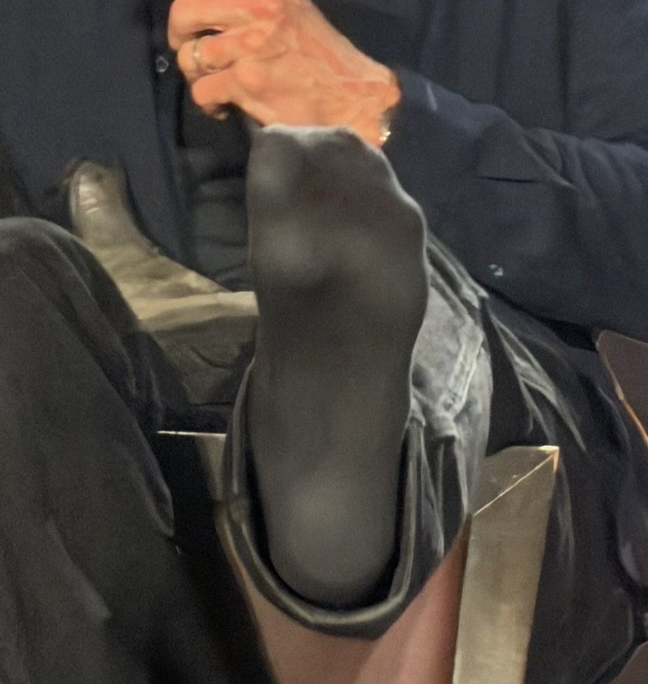 Feetsandzocks tweet media