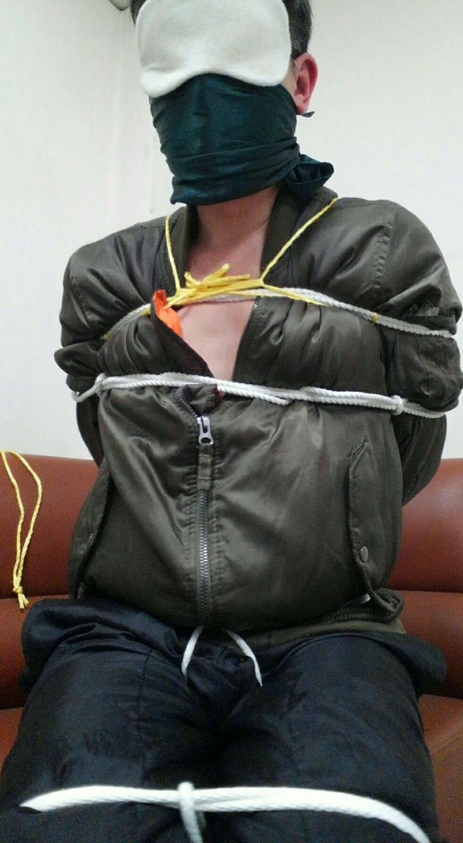 m1desu's tweet photo. 最近、自縛じゃ物足りなくなってきた😵
縄抜けできないように緊縛放置して～😭
自縛# https://t.co/VB7fk2DBbp