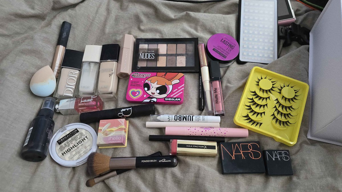 MHTCosplay tweet media