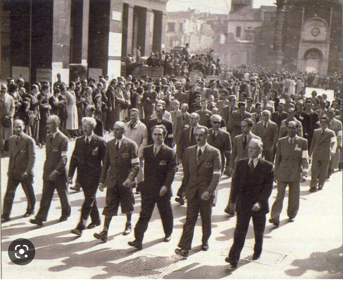 “Se aveste vinto voi io sarei in prigione. Siccome abbiamo vinto noi, tu sei senatore”
Vittorio Foa partigiano democratico a Giorgio Pisanò senatore fascista

Viva il 25 Aprile