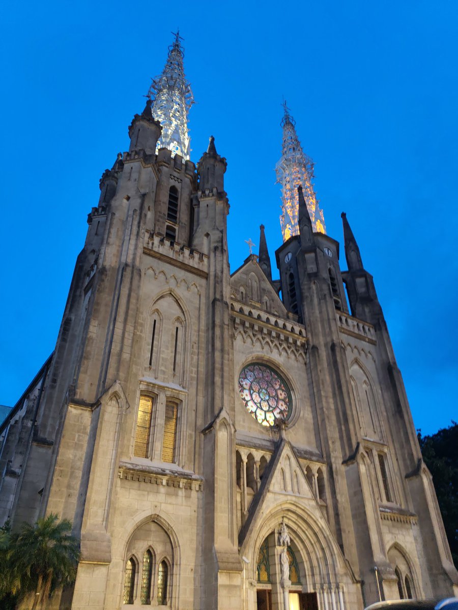 Leiaa 🌼 tweet media