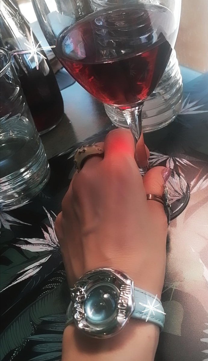 LMarialond's tweet image. Όποιος θέλει να, έχει χρόνο μαζί σου τον ψάχνει, και αν χρειαστεί τον εφευρίσκει #lunchtime #winelover❤️