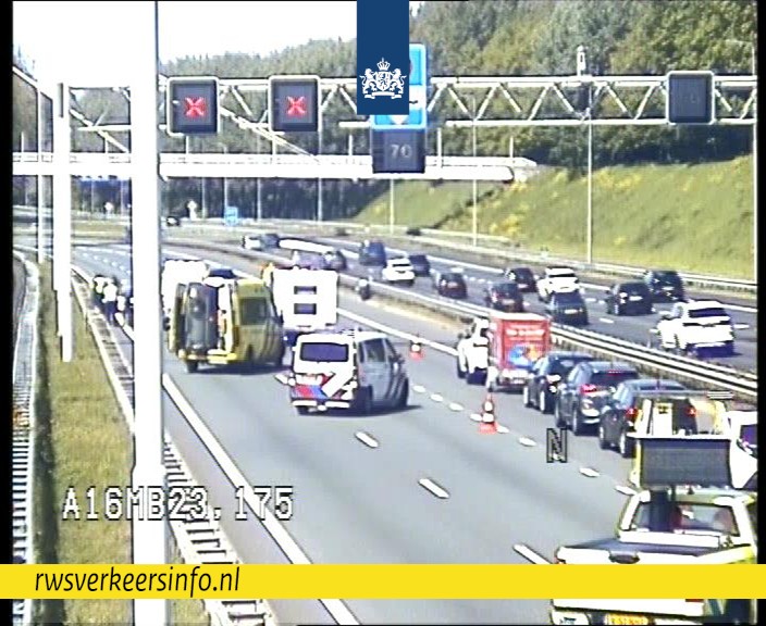 Ongeval met meerdere voertuigen op A16