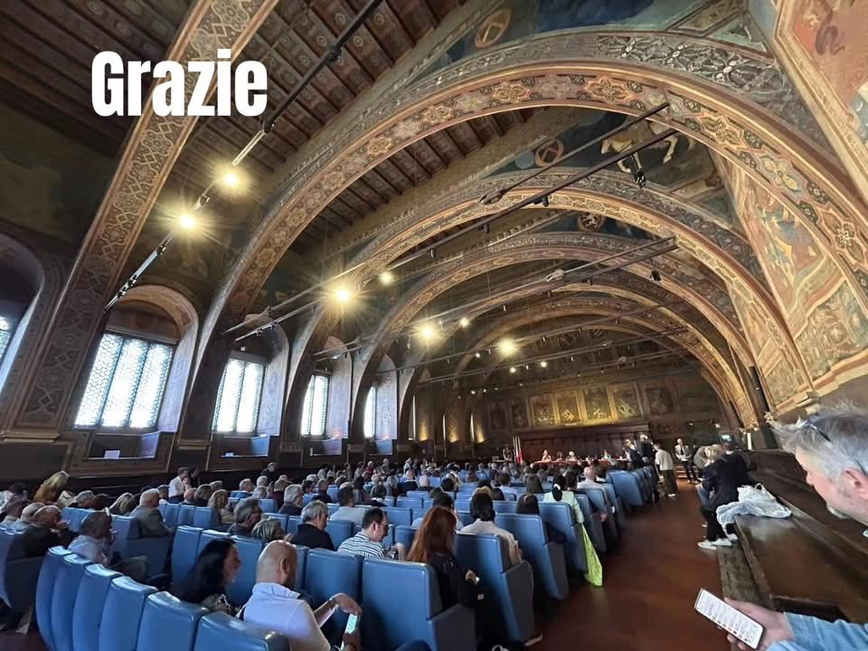 MaryAttento's tweet photo. Sala dei Notari, Palazzo dei Priori, Perugia: mi è stato conferito🏆il Premio della Critica, sezione “Recensioni”,  alla cerimonia del Concorso "Le pietre di Anuaria”. Ringrazio la presidente del Premio, la presidente e i componenti di Giuria. Mi congratulo con tutti o premiati📜 https://t.co/j8uGz6dFMv