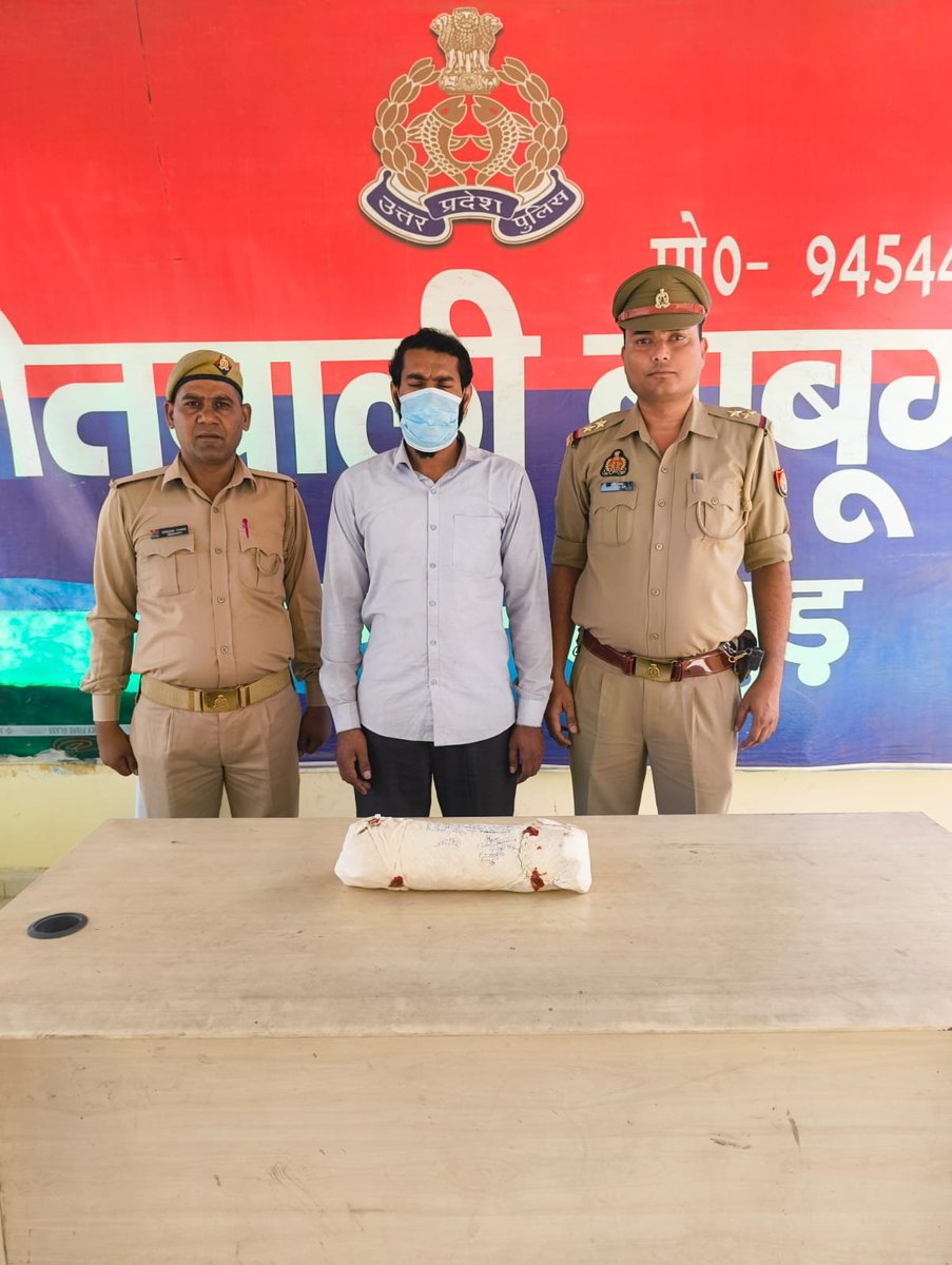 IndiaNewsUP_UK's tweet image. हापुड़: पुलिस ने शातिर अभियुक्त को पकड़ा  आरोपी के कब्जे से अवैध गांजा बरामद  भैंस चोरी की घटना करना किया स्वीकार #Hapur #Crime #UttarPradesh

@hapurpolice