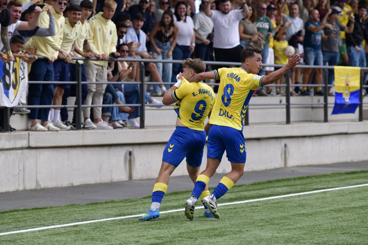 UDLP_Cantera's tweet photo. 💛💙 CANTERA 💙💛

#LasPalmasAtlético #LaUnionHaceLasPalmas #SeremosMásUnión https://t.co/OTwVRM3Drh