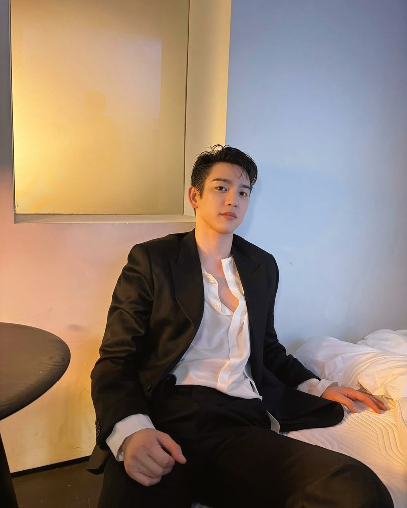 𝕯arren ; tweet media