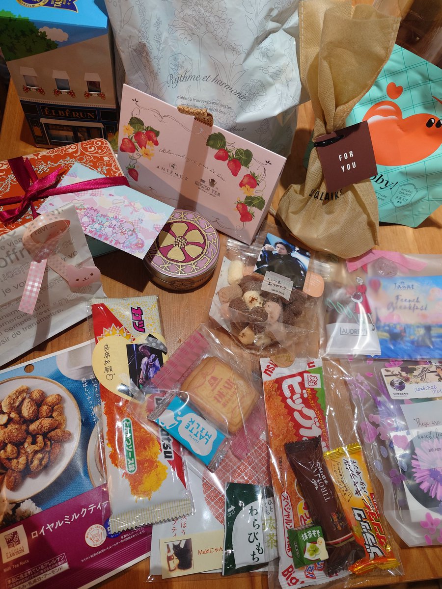 三越劇場でのグレイクリスマス、初観劇でこれが最後。
心して臨みました✨
三越劇場と作品が合い過ぎで、作品に没入🥹大感動でした。
交流会では、演者の方々のお人柄が感じられたり、好きな場面や台詞を聞きながらまた感動が蘇ってジーンと🥹
#グレイクリスマス 
#岡本健一
#劇団民藝
#三越劇場