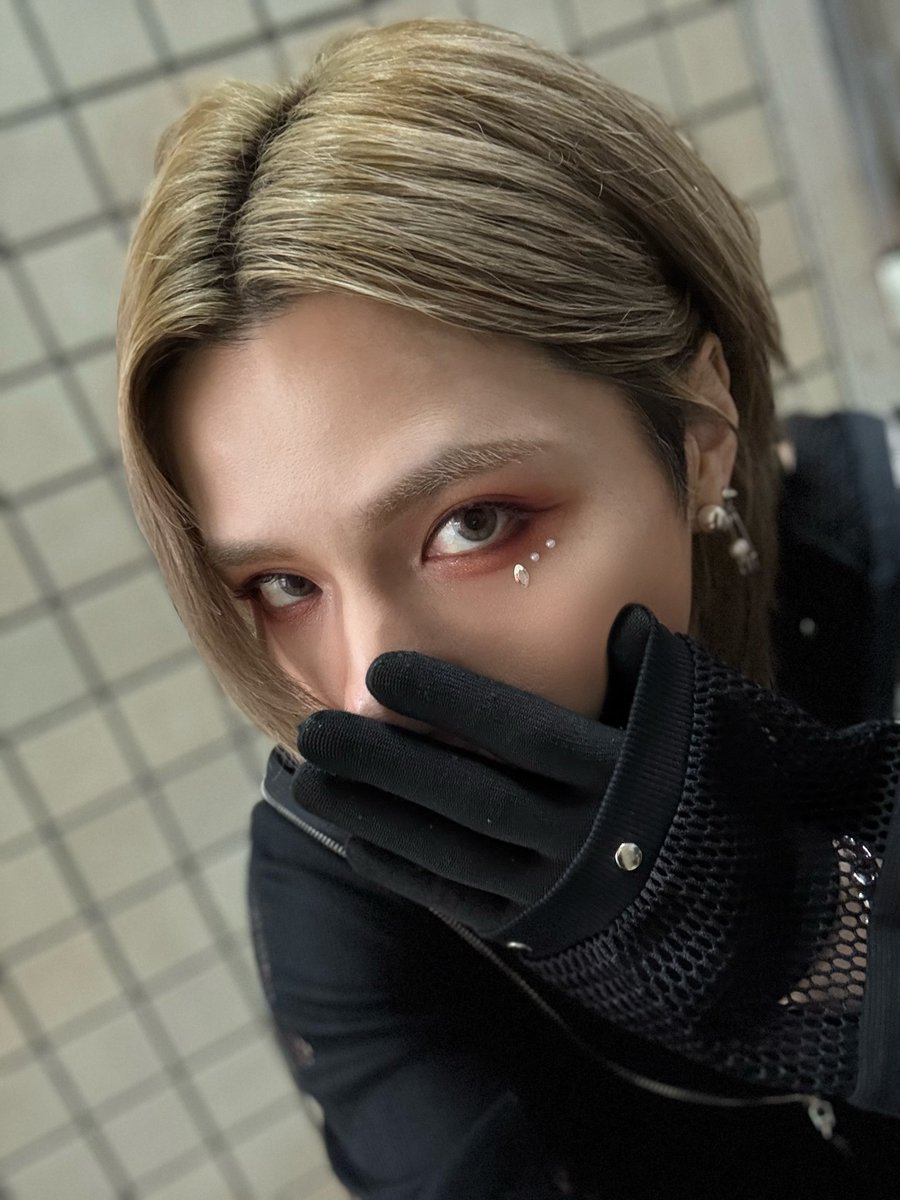 ruiofficial_t's tweet image. Drawing Dawn前半4本終了しました。
札幌2day、京都、大阪ありがとう。
アルバムが好評で、楽しいツアーになるだろうなって思ってたらほらやっぱり。
皆様初日から素晴らしすぎ。
後半戦も期待してます。期待していてください。引き続きよろしくね。
#vistlip
#DAWN