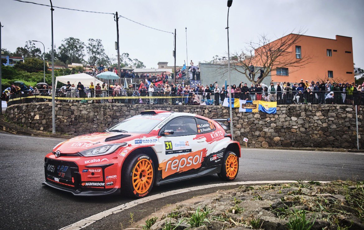 box_repsol's tweet photo. @Cachon_Ale @msiracingteam_ @RIslasCanarias @TGR_Spain Sábado de hormiguita para @Cachon_Ale recortando décimas al crono para colocarse en P2.

🌧️El bucle matutino empezó con algunas lluvias que complicaron la pista, pero el Toyota Yaris surfeó el terreno canario con nota. 

¡Listos para luchar mañana! 🤟🏼

#WRC2
#BoxRepsol https://t.co/b4zfF39mIM