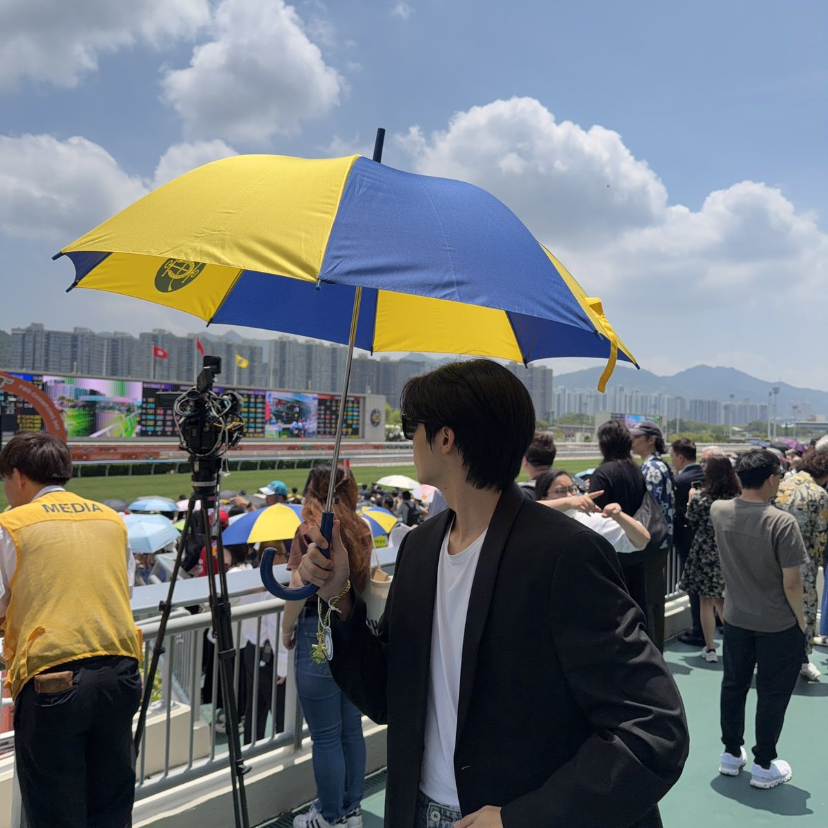 ฮิวจ์ฮิ้ว tweet media