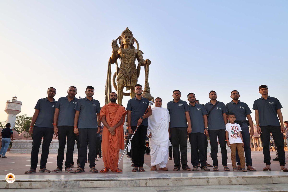 kashtbhanjandev's tweet photo. SHREE NARNARAYAN DEV PIPEBAND (NAIROBI KENYA) AT SALANGPURDHAM 25-04-2026 https://t.co/tteV5KhUvC https://t.co/zgOd7Pu4DO #salangpur #gujarat #kingofsalangpur #Shangar #shree #narnarayandev #pipeband #nairobi #kenya #AT #salangpurdham 🚩 જય શ્રી રામ🚩 https://t.co/Z7Ala3Dnnd