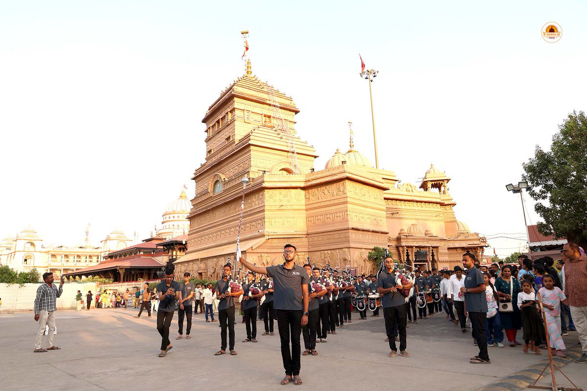 kashtbhanjandev's tweet photo. SHREE NARNARAYAN DEV PIPEBAND (NAIROBI KENYA) AT SALANGPURDHAM 25-04-2026 https://t.co/tteV5KhUvC https://t.co/zgOd7Pu4DO #salangpur #gujarat #kingofsalangpur #Shangar #shree #narnarayandev #pipeband #nairobi #kenya #AT #salangpurdham 🚩 જય શ્રી રામ🚩 https://t.co/Z7Ala3Dnnd