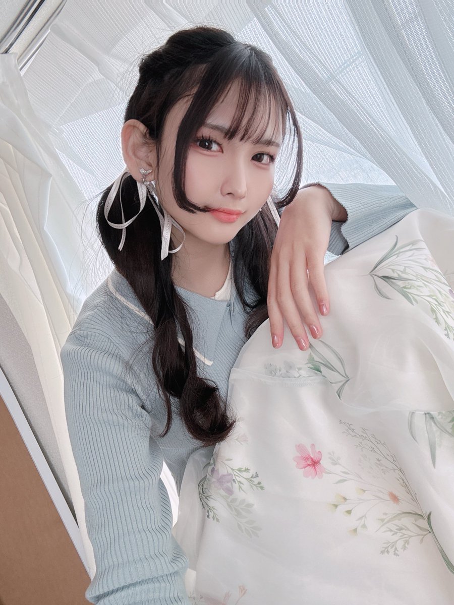 marimohu_starry's tweet photo. よく系統が変わる美女をお納めください（自己肯定感高いもふです）（似たような構図しかない自撮り）（まじでこう、正反対だな全部） https://t.co/e9tRzUPbZ2