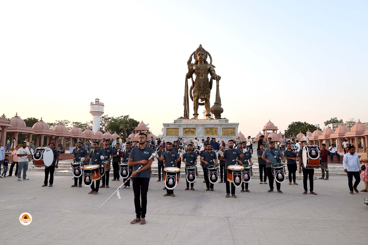 kashtbhanjandev's tweet photo. SHREE NARNARAYAN DEV PIPEBAND (NAIROBI KENYA) AT SALANGPURDHAM 25-04-2026 https://t.co/tteV5KhUvC https://t.co/zgOd7Pu4DO #salangpur #gujarat #kingofsalangpur #Shangar #shree #narnarayandev #pipeband #nairobi #kenya #AT #salangpurdham 🚩 જય શ્રી રામ🚩 https://t.co/OSBFVpD5Ic
