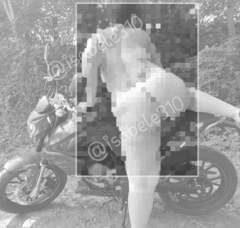 Isabele310's tweet photo. Envie  de partir en virée avec moi ? 🏍️
Je vous ai préparé un shooting très spécial sur ma moto... mais le plus croustillant est réservé à mes privilégiés. 🫦✨
La version sans les pixels et tout le reste de la série vous attendent ici : 👇
@JoliesFormes8 @Body_Art_be_fr 
#curvy https://t.co/J3mBdWsnNe