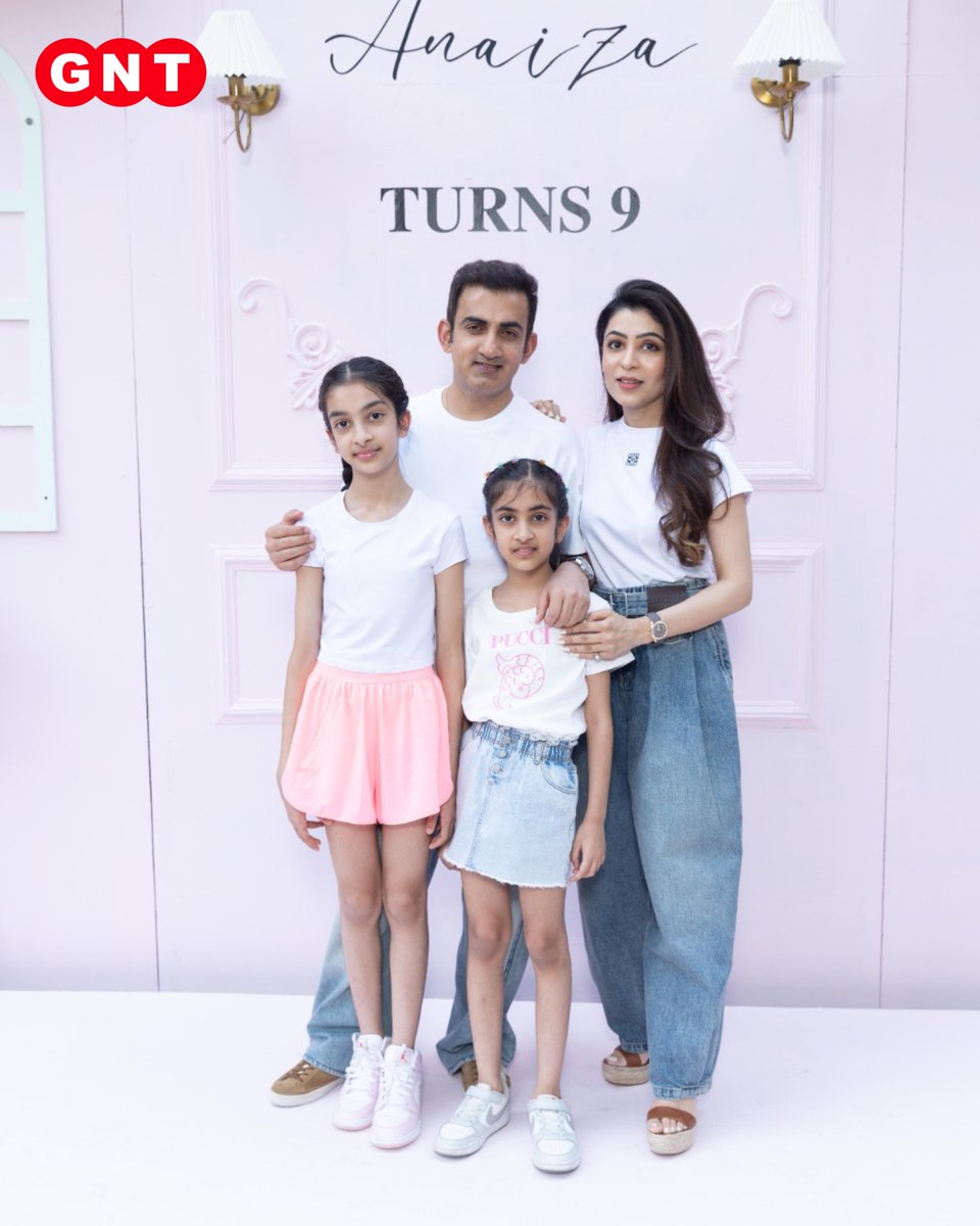 GoodNewsToday's tweet image. Gautam Gambhir के घर खुशियों का माहौल देखने को मिला, जब उनकी छोटी बेटी अनायजा (Anaiza) ने अपना 9वां जन्मदिन मनाया। इस खास मौके पर गंभीर ने परिवार के साथ बिताए खूबसूरत पलों की झलक सोशल मीडिया पर शेयर की, जिसे फैंस ने खूब पसंद किया।

#GautamGambhir #Anaiza #BirthdayCelebration