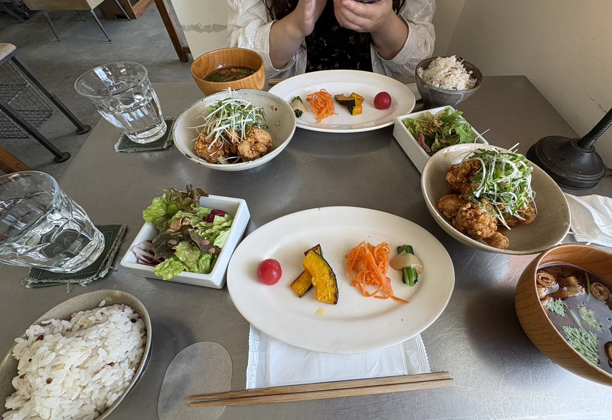今週末は高校、専門の友達が会いに来てくれて美味しいものたくさん食べた🍽

今までの経験上ほんの何%の悪いものを引きやすいので
今回手術での出産が決まってからずっと出産に怯えてるので今のうちに仲のいい人とはなるべく会っておきたいので会えて嬉しい🥺
