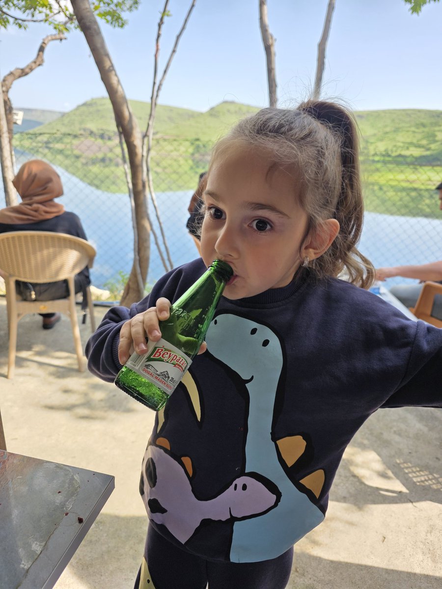 Ceylush's tweet photo. Kizimin 4aylıkken başlayan @beypazarimdnsyu sevdası yer zaman farketmeksizin devam ediyor. Tadından vazgeçemediği tek lezzet Beypazarı üstelikte sade😆😅🌸🧿 https://t.co/Ts91eqg8UG