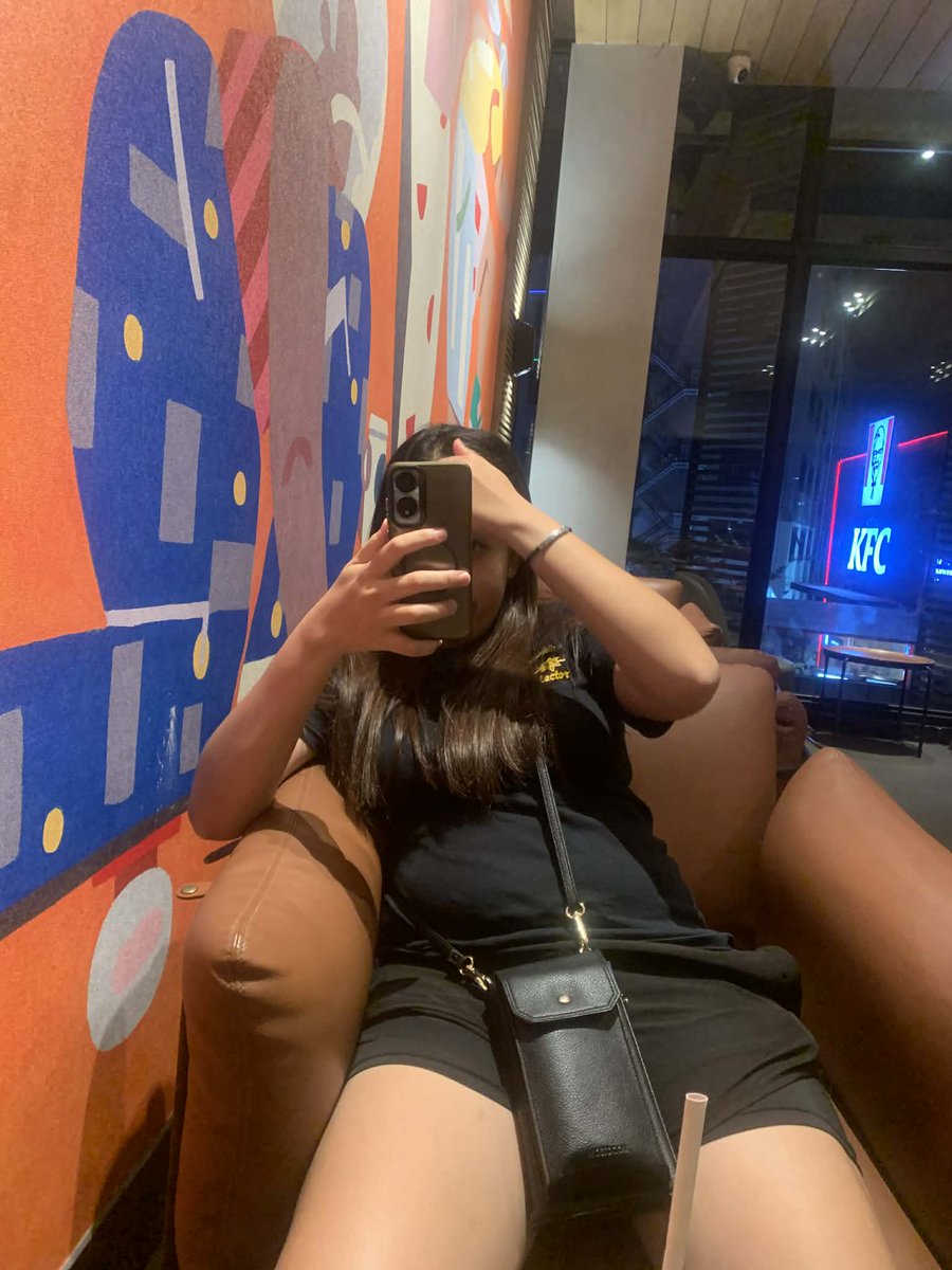 imdezy25's tweet photo. Walking sabay SB no. Ayos ang trip. 🤪 https://t.co/u8dRpnuJ0g