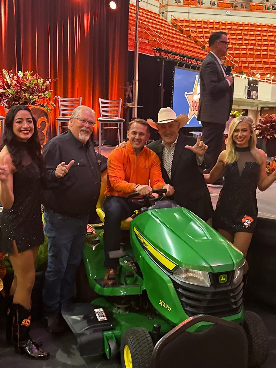 baoktiger's tweet photo. Great Night with @loyalandtruemkt at the #PosseAuction with the #Sosas
Bought a mower I didn’t need. Donated it back, Gary Humphreys did the same only for @__CoachMorris to get in the game bid it up to take home.
@PKEquipment helping @OSUAthletics
#GoPokes #EatBeef https://t.co/NwLQylyCWL