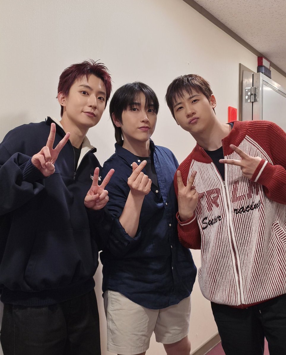 chansik_closet's tweet image. 📌260426 B1A4 - 박소현의 러브게임
🐻
Outer: #TRILLION 레이싱 투 톤 그래픽 집업 니트
Color: ✓Red and 3 more

🐥
Outer: #POLO 클래식핏 리넨 셔츠 네이비

🐶
Outer: #1993STUDIO 빈티지 반 집업
Color: ✓Navy and 6 more

#B1A4 #신우 #산들 #공찬
#CNU #Sandeul #Gongchan
#비원에이포의옷장