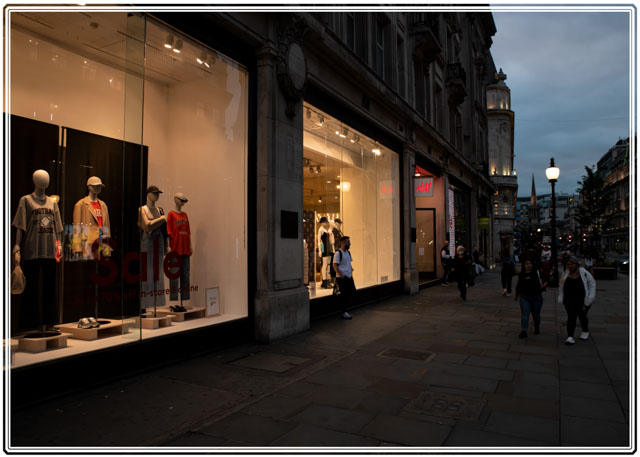 photos_dsmith's tweet image. A #shop #window lights the #street after #dark in #London #England as #shoppers browse and go about their #evening. The #lights and #display are an great #advertisement to the #store. #localbusiness. #streetphoto #NightPhotography #ThePhotoHour see more at darrensmith.org.uk
