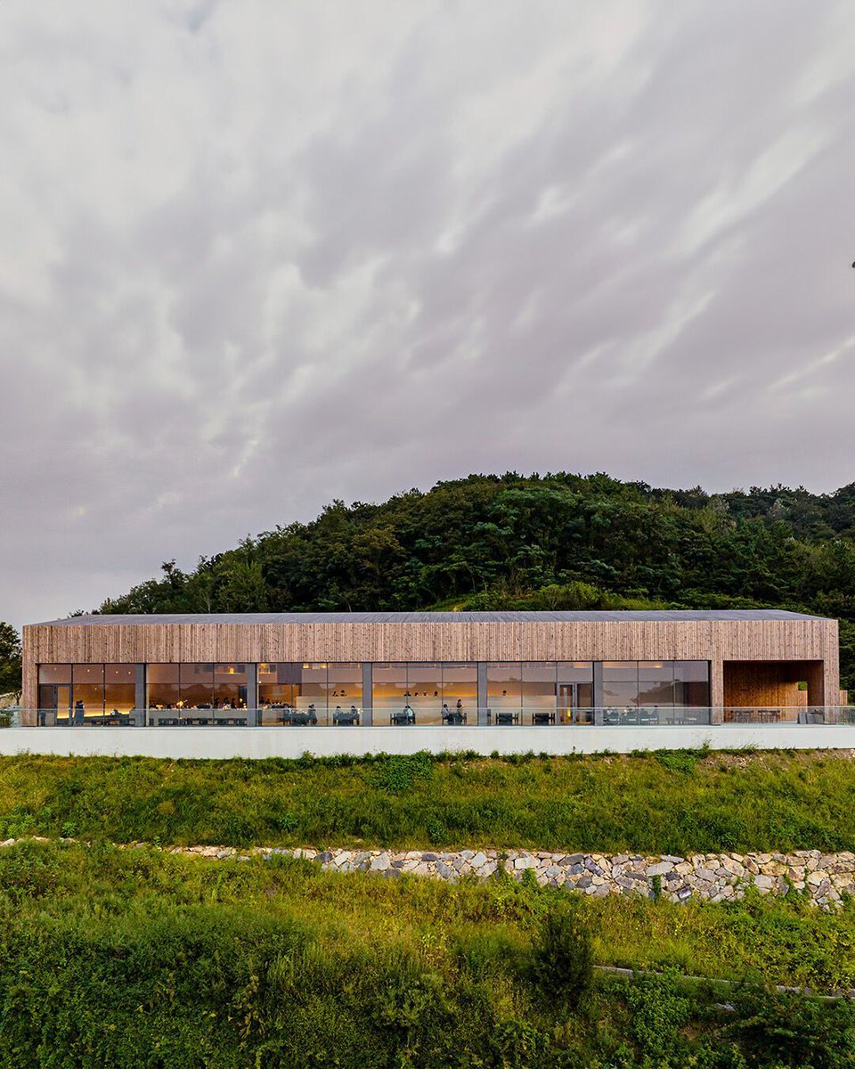 Archello's tweet image. The Suksan Cafe, located in Mokpo, South Korea showcases an impactful design by MMT Design &amp;amp; Studio.
archello.com/project/the-su… 

#architecture  #architecturelovers #inspiration #arquitectura #architecturedesign #interiordesign