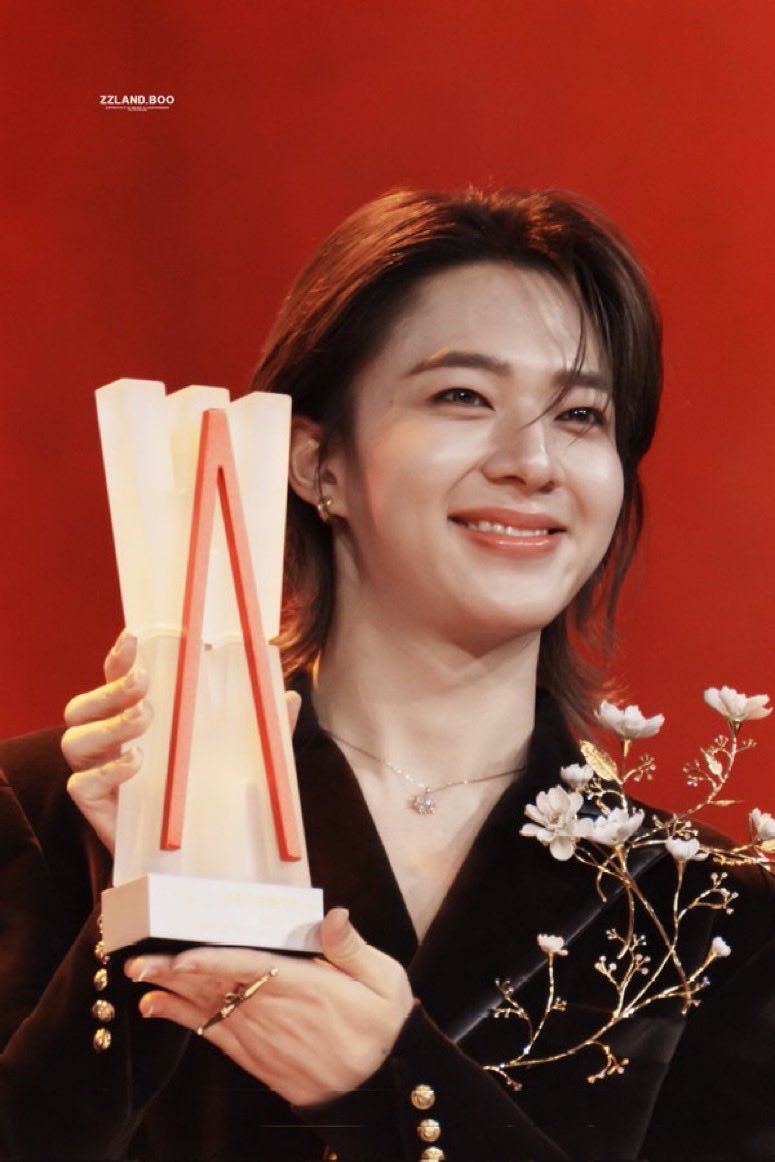 CintP27466's tweet photo. ยินดีด้วยครับน้องนุนิวคนเก่ง🥺
CHAWARlN ON WlEAstage
#ZEENUNEWxWlEA26
#WlEA
#NuNew @CwrNew https://t.co/6Pl4Gz8W0v